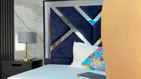 Vanessa Hard online show from January 2026 07:50:01 PM