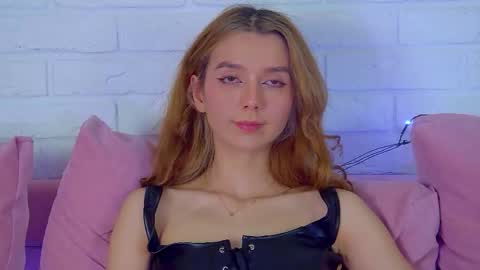 Snapshot of vanessavienne chatting on February 2026 04:55:01 PM VanessaVienne online show from February 2026 04:55:01 PM