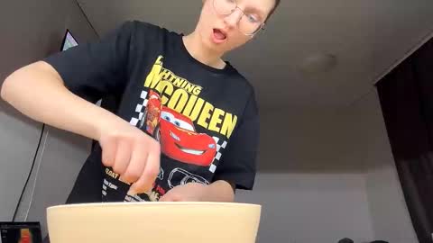 Kim online show from November 2025 03:37:02 PM