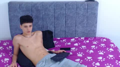 Snapshot of vanie_ chatting on May 2026 01:03:01 AM Ruby and Vanie online show from May 2026 01:03:01 AM