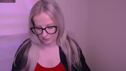 Mia online show from November 2025 08:09:01 AM