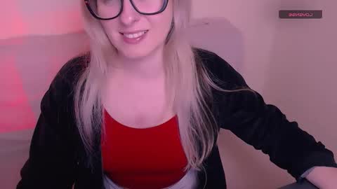 Mia online show from December 2025 08:00:02 AM