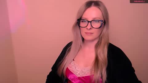 Mia online show from March 2026 06:37:01 PM