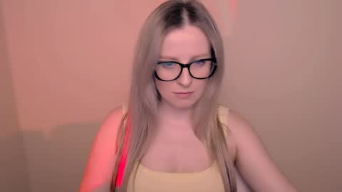 Mia online show from April 2026 06:16:02 PM