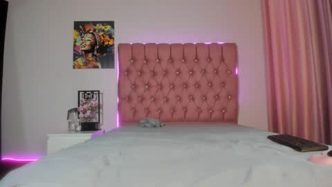 Snapshot of vanillaflo chatting on November 2025 12:05:02 PM VanillaFlo online show from November 2025 12:05:02 PM