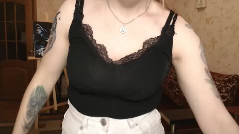 VanillaMuffin online show from March 2025 10:37:01 AM