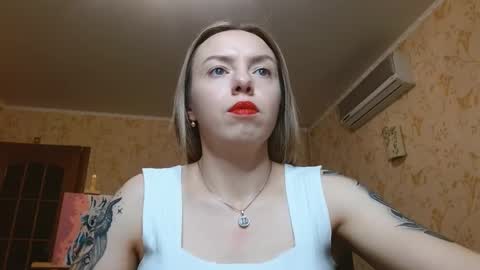 VanillaMuffin online show from November 2025 01:51:01 PM