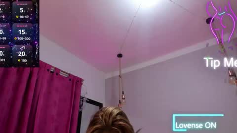 Snapshot of vannhesa chatting on December 2025 10:36:02 PM Vannhesa online show from December 2025 10:36:02 PM