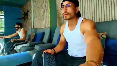 Snapshot of vans_ross chatting on February 2026 07:10:02 PM Vans Ross online show from February 2026 07:10:02 PM