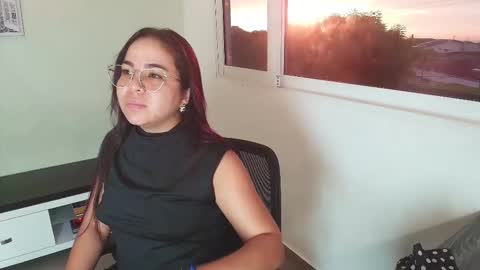 Snapshot of vctoria_collins_ chatting on October 2025 11:06:01 AM Victoria online show from October 2025 11:06:01 AM