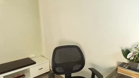 Snapshot of vctoria_collins_ chatting on October 2025 11:09:02 AM Victoria online show from October 2025 11:09:02 AM