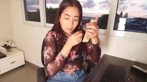 Snapshot of vctoria_collins_ chatting on October 2025 11:00:02 AM Victoria online show from October 2025 11:00:02 AM