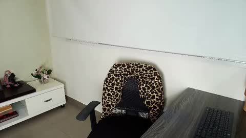 Snapshot of vctoria_collins_ chatting on October 2025 11:03:01 AM Victoria online show from October 2025 11:03:01 AM