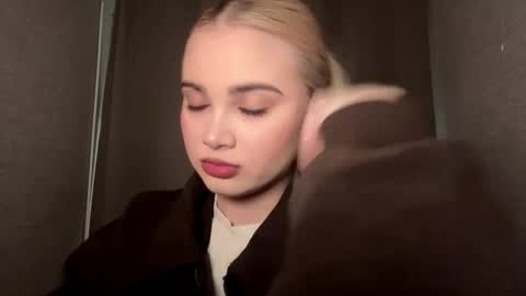 Snapshot of vedalipscomb chatting on December 2025 01:05:01 PM Monika online show from December 2025 01:05:01 PM