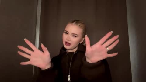 Snapshot of vedalipscomb chatting on December 2025 01:06:01 PM Monika online show from December 2025 01:06:01 PM