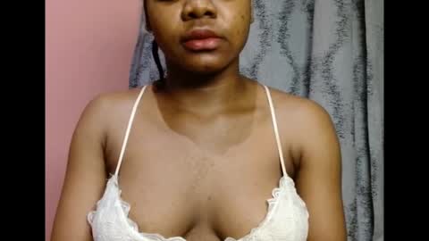 Snapshot of vee62 chatting on April 2026 12:00:01 AM vee62 online show from April 2026 12:00:01 AM
