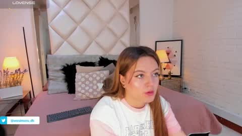 Vee Simons online show from December 2024 08:25:02 PM