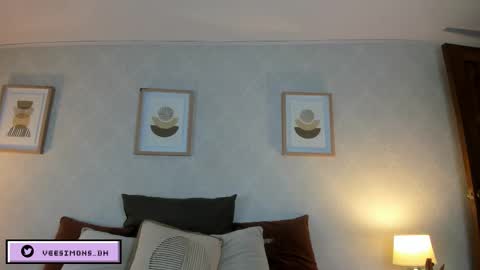 Vee Simons online show from January 2026 07:39:01 PM