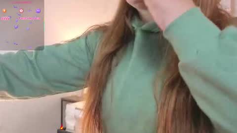 Vee Simons online show from January 2026 08:01:02 PM