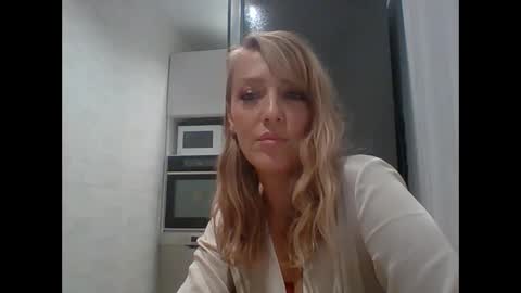 Veessa online show from November 2025 05:35:01 PM