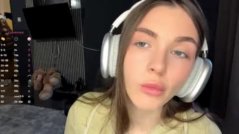 Nia online show from April 2026 02:58:01 PM