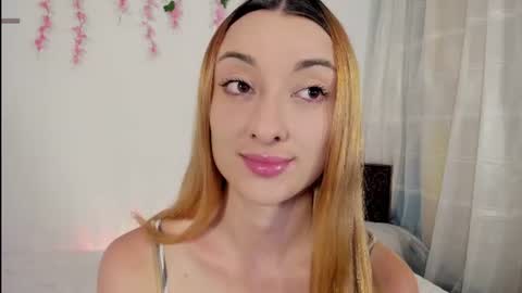 Snapshot of velvet_00 chatting on June 2026 02:44:01 AM velvet_00 online show from June 2026 02:44:01 AM