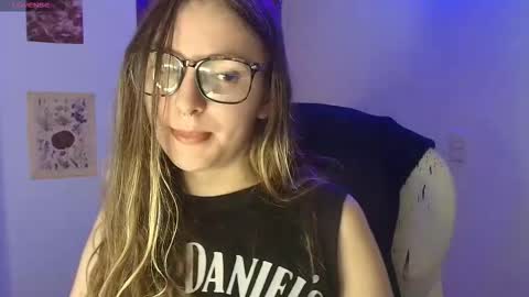 Snapshot of velvet__moon chatting on March 2026 04:14:02 AM Sophi online show from March 2026 04:14:02 AM