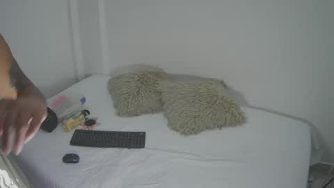 velvet_cartter online show from April 2026 11:40:01 PM