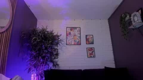 Snapshot of velvet_dreams_ chatting on December 2025 11:30:02 AM Isabella online show from December 2025 11:30:02 AM