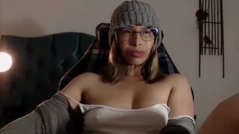 Snapshot of velvet_lips01 chatting on October 2025 08:20:01 PM Andrea online show from October 2025 08:20:01 PM