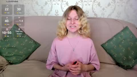 velvet_peach_ online show from September 2025 11:43:02 AM