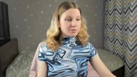 velvet_peach_ online show from December 2025 10:46:02 AM