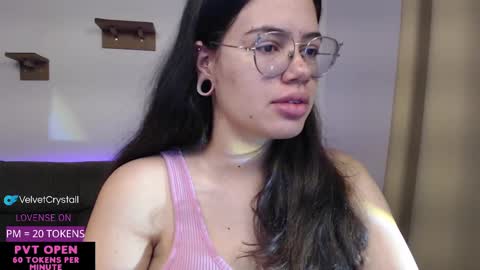 Snapshot of velvetcrystal chatting on November 2025 04:14:02 AM Crystal PVT OPEN online show from November 2025 04:14:02 AM