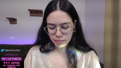 Snapshot of velvetcrystal chatting on November 2025 07:18:02 AM Crystal PVT OPEN online show from November 2025 07:18:02 AM