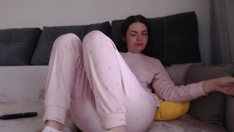 velvetmoon123 online show from March 2026 06:25:01 AM