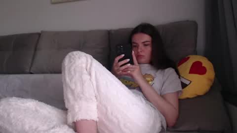 velvetmoon123 online show from May 2026 05:24:01 AM