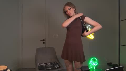 VelvetTGirl online show from March 2026 03:43:02 AM