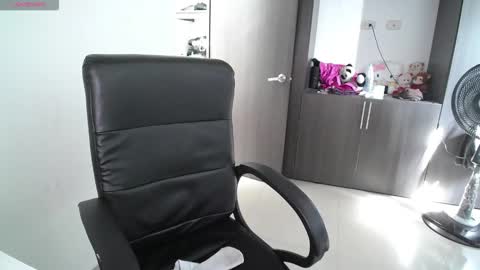 Snapshot of venelope1 chatting on February 2026 07:53:02 PM Venelope 3 online show from February 2026 07:53:02 PM