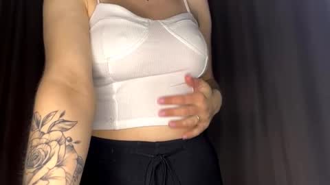 Snapshot of venessapeschel chatting on December 2025 10:31:01 AM Diva online show from December 2025 10:31:01 AM