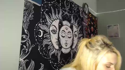 Miss Venus online show from September 2025 02:00:01 AM