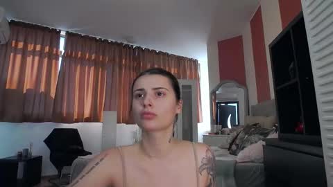 venusinylons online show from November 2025 11:33:01 AM