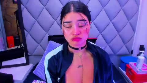 Venusowen  online show from November 2025 01:21:02 PM