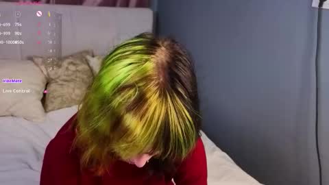 Erica online show from November 2025 08:08:02 PM