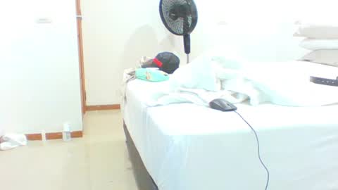 Snapshot of vergagolosa22 chatting on December 2025 04:06:01 AM vergagolosa22 online show from December 2025 04:06:01 AM