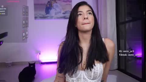 vero_cam online show from November 2025 11:48:02 PM