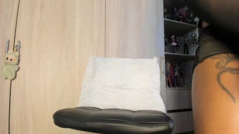 veronica lodge online show from April 2026 07:03:02 PM