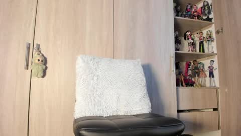 veronica lodge online show from April 2026 12:10:01 PM