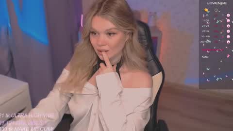 Snapshot of veronaaura chatting on September 2025 07:51:02 PM Tiffany online show from September 2025 07:51:02 PM