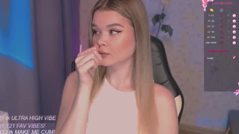 Snapshot of veronaaura chatting on November 2025 04:23:02 AM Tiffany online show from November 2025 04:23:02 AM