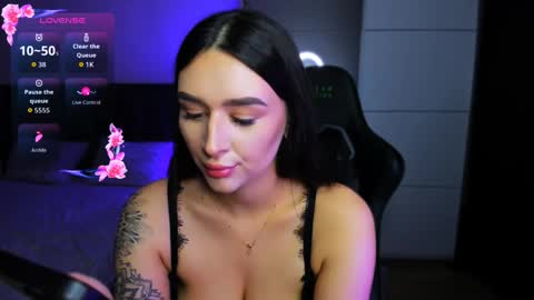 Veronica online show from November 2025 09:02:02 PM